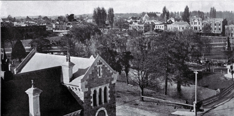 Image: Victoria Square, Christchurch, 1910 : a panorama looking towards the north-east.