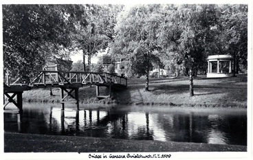 Woodland bridge in Christchurch Botanic Gardens : on the right is the Bandsmens Memorial rotunda. Image: Woodland bridge in Christchurch Botanic Gardens : on the right is the Bandsmens Memorial rotunda.