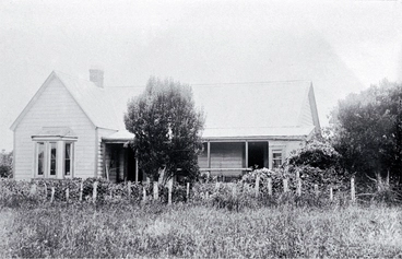 Image: The Shand homestead which replaced the one burnt down in 1906 at Te Whakuru (now pulled down)