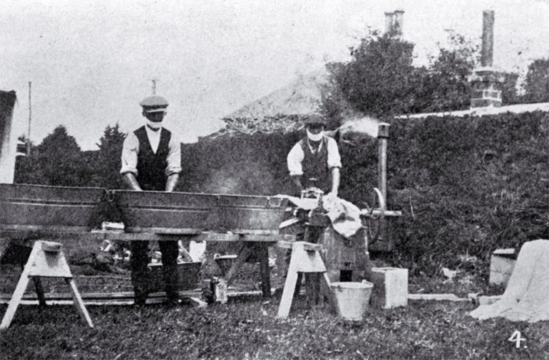 Image: Men doing the laundry work at the Temuka Influenza Hospital