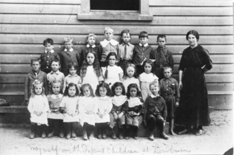 Image: LowburnSchoolInfants1916(MissFoster)