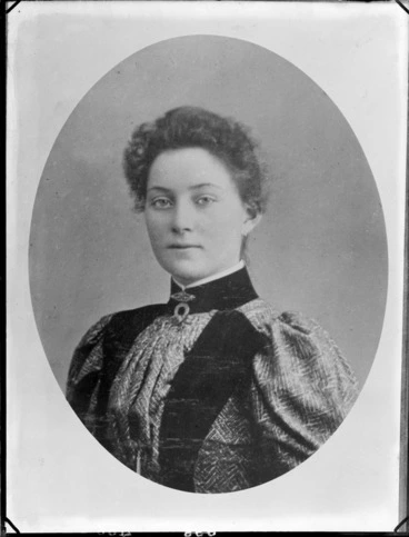 Image: Vignetted portrait of an unidentified woman, possibly Christchurch district