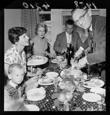 Image: A thanksgiving dinner at the home of Jim Pettus