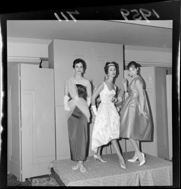 Image: Unidentified fashion models at St George Hotel, Wellington