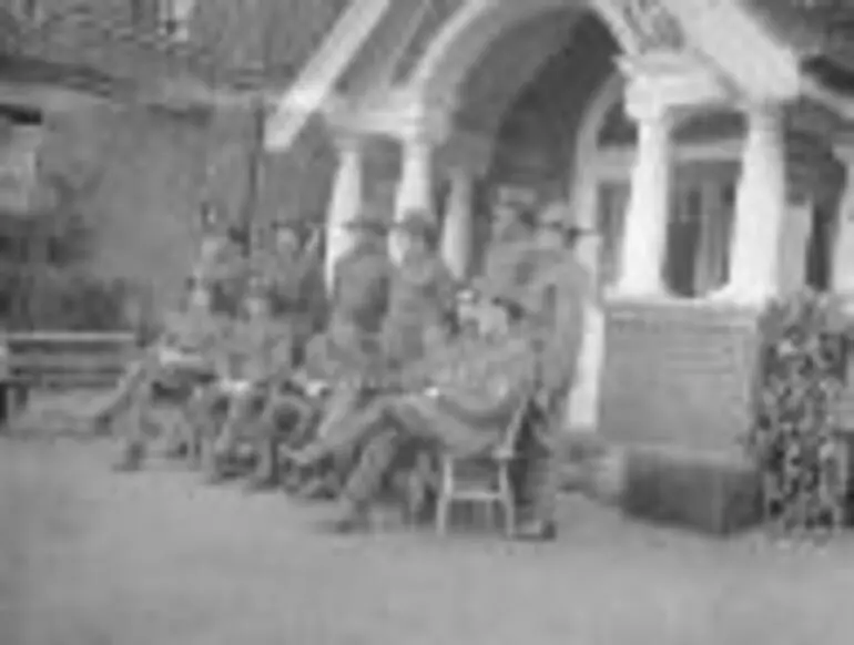 Image: Medical staff at Forest Park Hotel, part of the WW1 New Zealand First Genaral Hospital at Brockenhurst, Hampshire, United Kingdom [picture] /