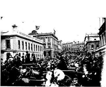 Image: Hicks, photo. THE RETURNED TROOPERS IN DUNEDIN.  THE CROWD IN JETTY STREET. (Otago Witness, 30 January 1901)