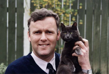 Image: Vet Peter Warmerdam with 'New Idea' magazine's 'Cat of the Month' for September, Smudge.