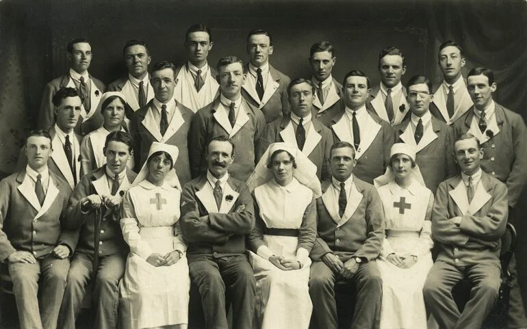 Image: Military hospital patients and nurses (?)