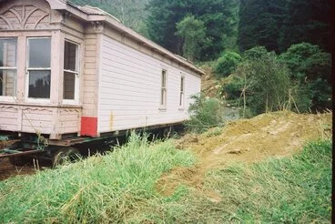 Image: House relocation; from 10 Parliament St, Lower Hutt, to Karapoti 5; smaller unit