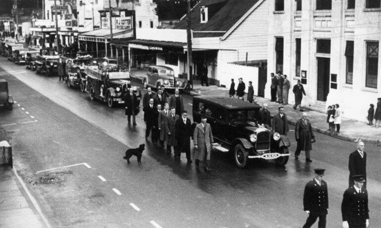 Image: Funeral procession of Mayor Peter Robertson passing the Bank of Australasia; 16 May 1939.