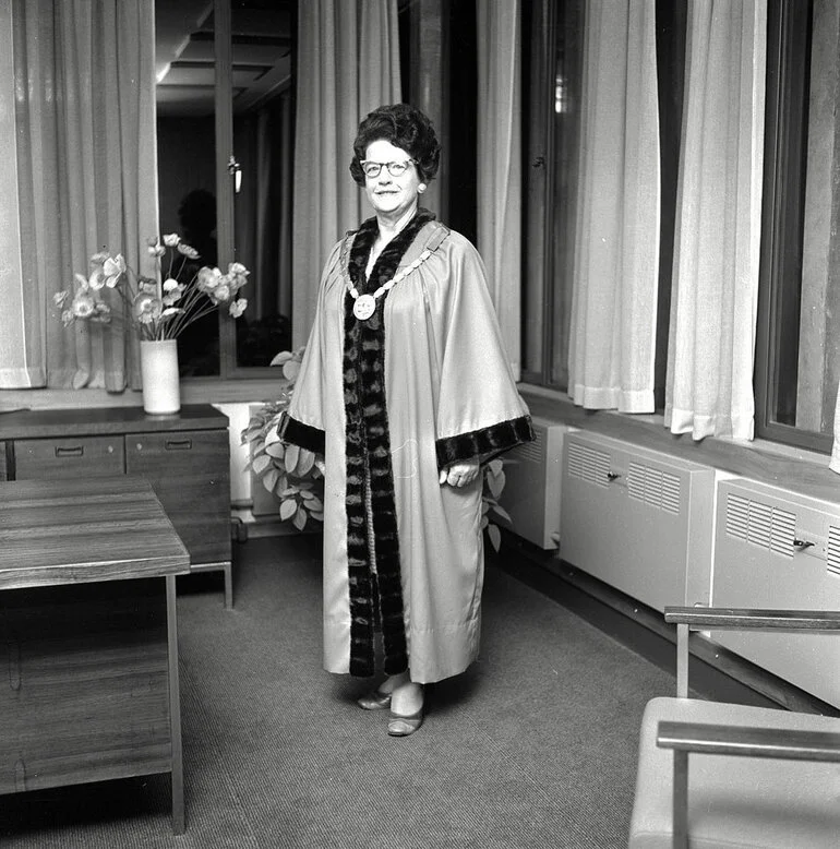 Image: Mayor Doris Nicholson in mayoral robes and chain of office.