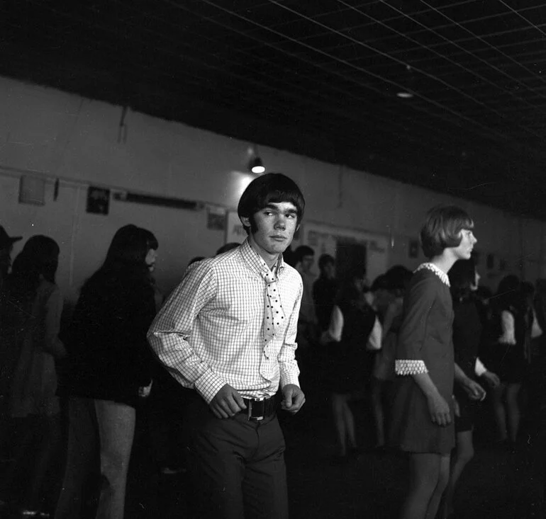 Image: Teenage Dance [P1-1705-4095]