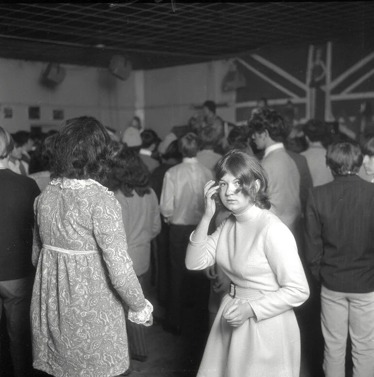 Image: Teenage Dance [P1-1721-4111]