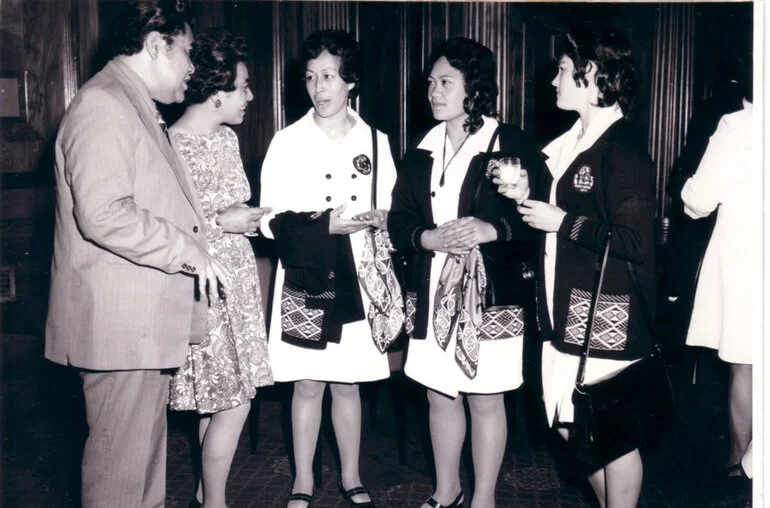 Image: Matiu Rātā and wife with Māwai Hakona members