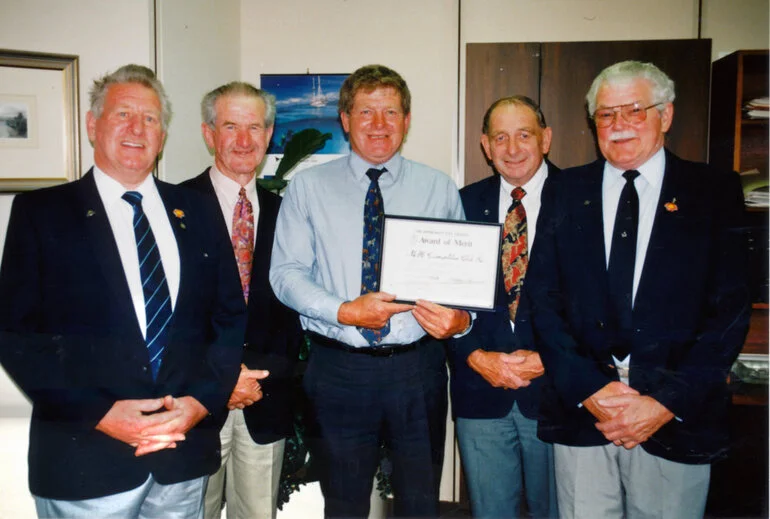 Image: Civic awards 1995; Cosmopolitan Club 'Meals on Wheels' drivers.