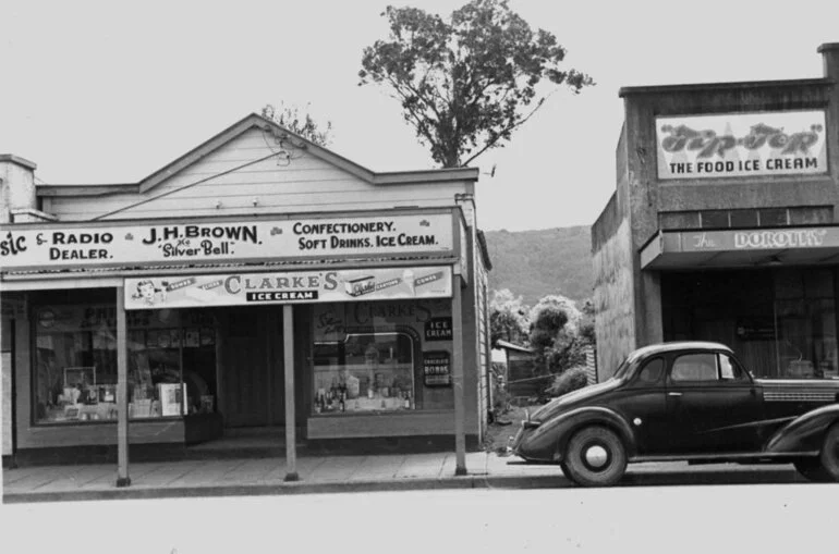 Image: Main St, Upper Hutt, Jan. 1948; north side 05, Brown-Dorothy (L5)