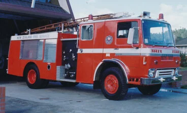 Image: Silverstream Volunteer Fire Brigade engine, 1980-1984; Commer