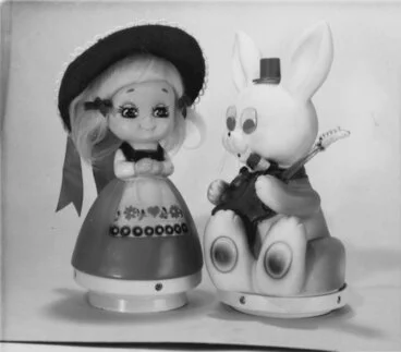 Image: Hazelwoods sales pictures; pair of novelties or toys. [P1-219-1145]