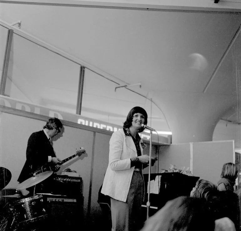 Image: Maidstone Mall; Anna Leah and the Brian Hands Trio, probably.