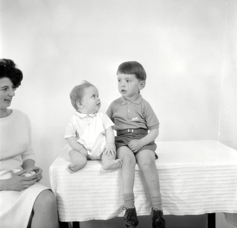 Image: Kidd children and mother. [P1-6967-9357]