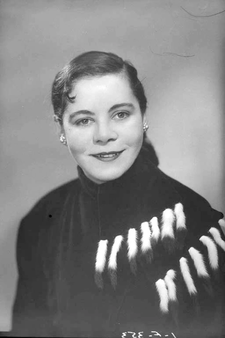 Image: 1/4 portrait of Mina Foley