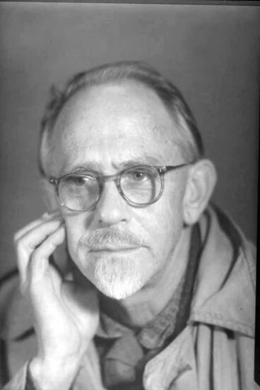 Head and shoulders portrait of Frank Sargeson Image: Head and shoulders portrait of Frank Sargeson