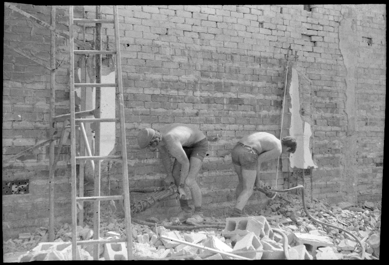 Image: Construction of the Self Help Supermarket and Point Chevalier shopping arcade extension