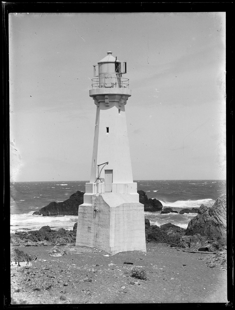 Image: Pencarrow lighthouse, 1932