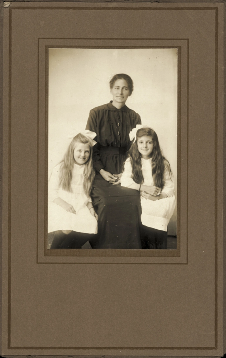 Image: The Schollum twins
