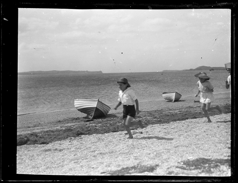 Image: Three children on Kohimarama beach