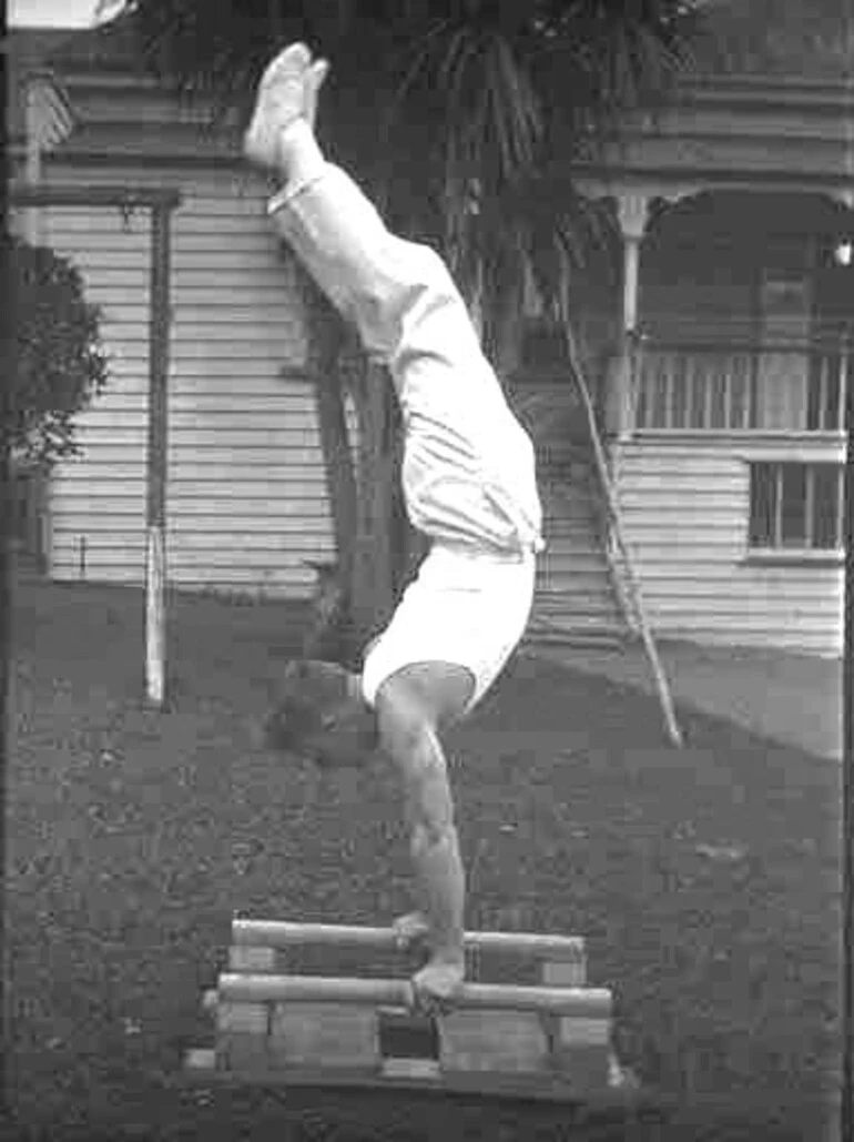 Image: Showing a stereoscopic view of a man wearing singlet, trousers,....