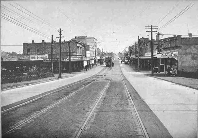 Image: Looking south down Dominion Road from Balmoral Road corner,....