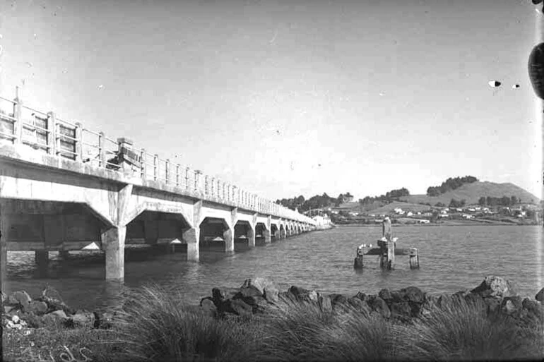 Image: Looking south from just west of Mangere Bridge showing Mangere....