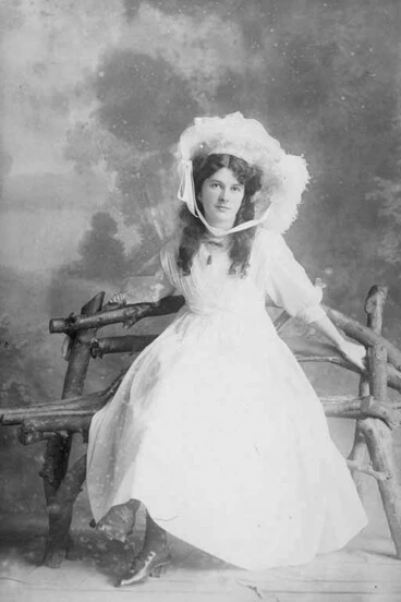 Image: Miss F Adams 1909