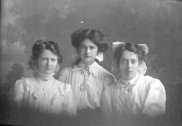 Image: three women in the Pederson group 1910