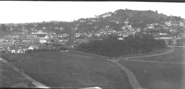 Image: Looking south towards Mount Eden (right rear) from the Auckland....