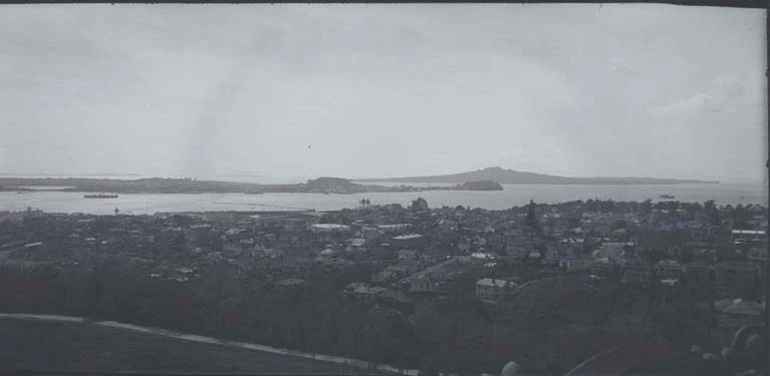 Image: Looking north east towards Mount Victoria, North Head and....