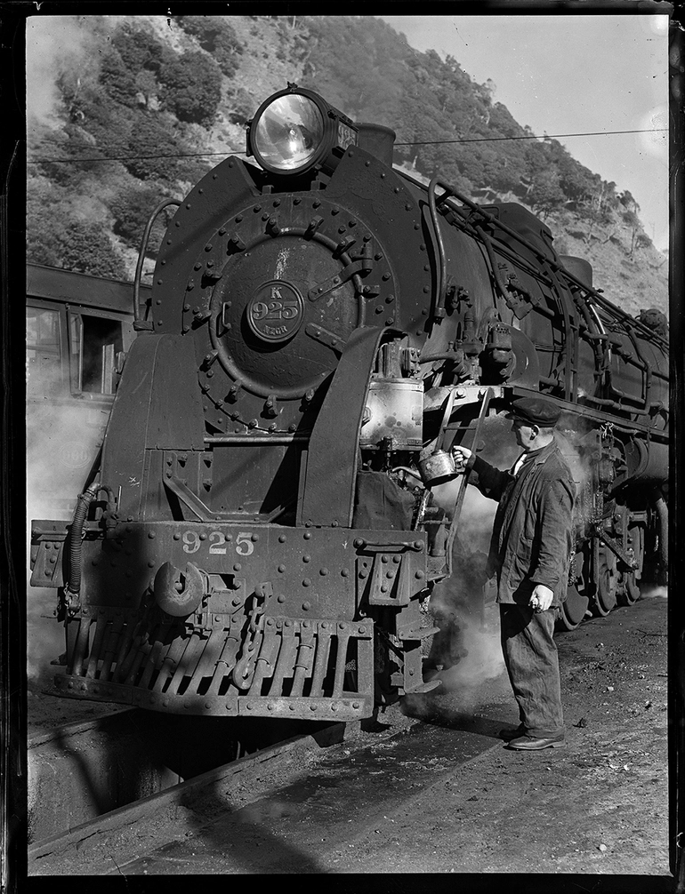 Image: 'K' class locomotive number 925 at Paekakariki Locomotive Depot