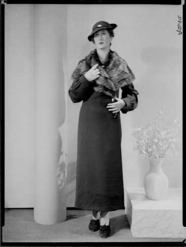 Image: Full length portrait of a model for Ross and Glendenning Limited 1940s
