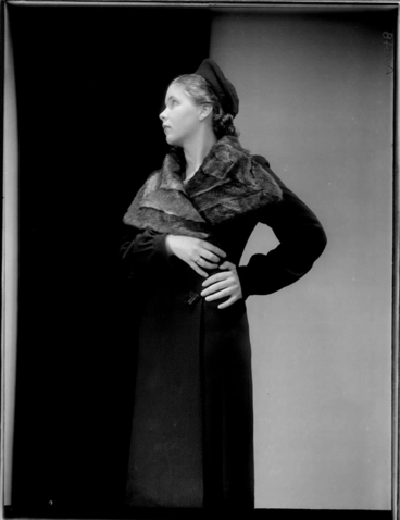 Image: 3/4 length portrait of a model for Ross and Glendenning Limited 1940s