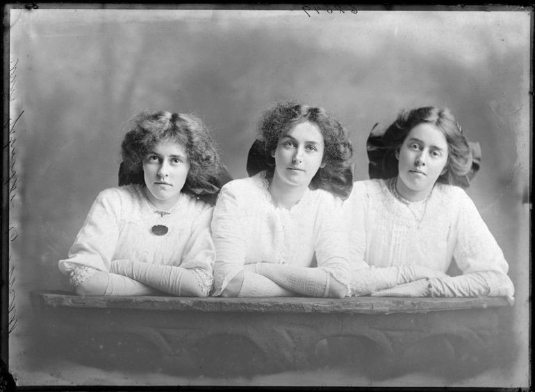 Image: Three young women, one? Miss Johnstone 1911