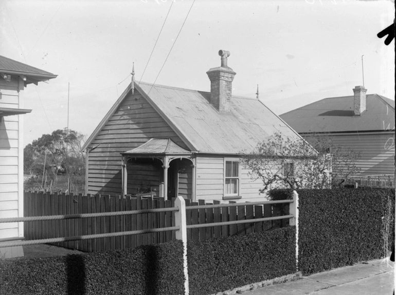 Image: Pensioner's cottage in Victoria Street, Onehunga, 1939