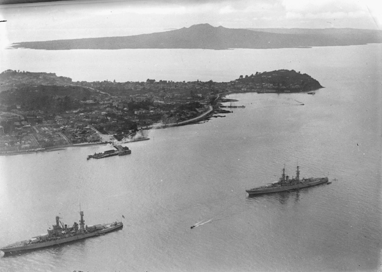Image: Aerial view showing Devonport, North Head...1925