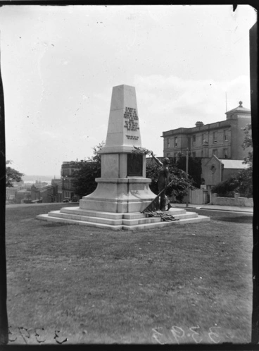 Image: War memorial on the corner of Wakefield and Symonds Street, Auckland