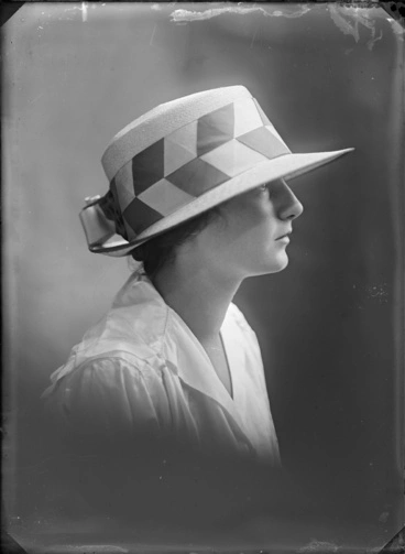 Image: Young woman in a hat