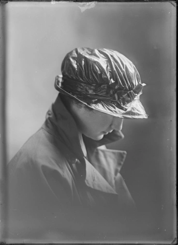 Image: Young woman in a hat