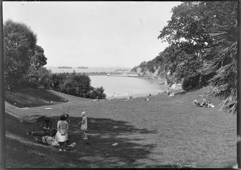 Image: Looking across Judges Bay to Parnell Baths, 1920s
