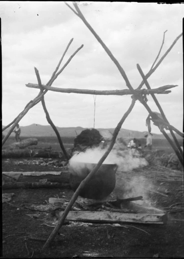 Image: Cooking pot on a fire at Kaikohe, April 1911