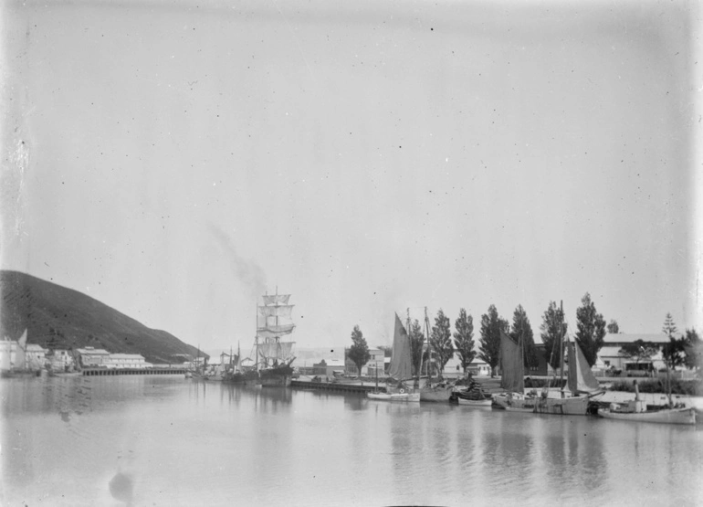 Image: Harbour and boats, Gisborne 1904