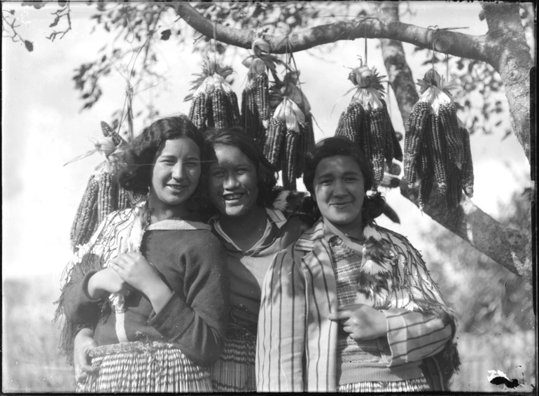 Image: Maori women